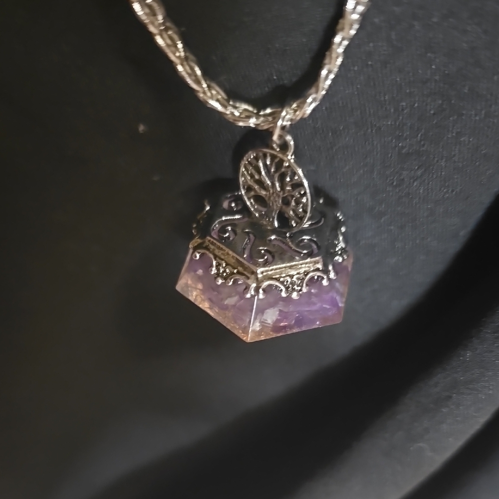 Elegant Purple Pendant Necklace - Picture 2 of 2